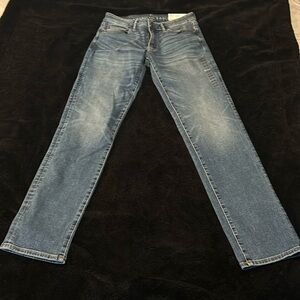 Brand new slim fit American Eagle jeans tag still on.